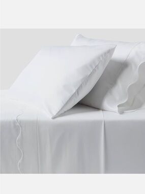 Queen 400 Thread Count Performance 4pc Sheet Set White Scalloped Hem - Threshold